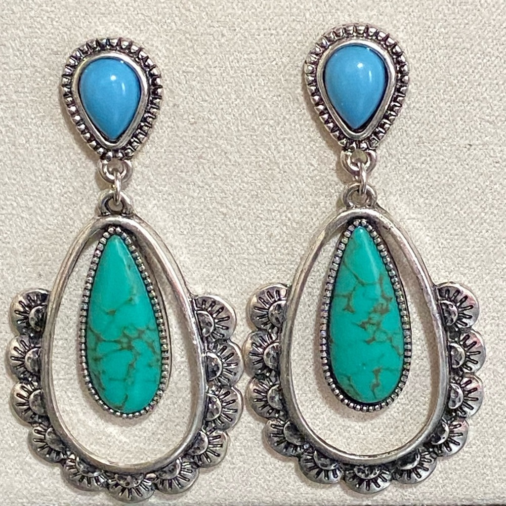 🎉❤️ Bayview Silver and Turquoise Earrings
